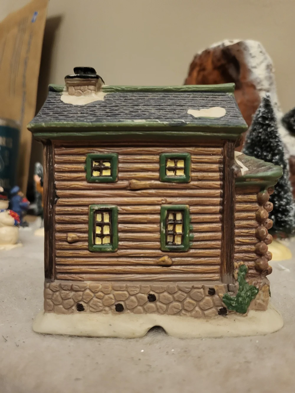Vintage Ceramic Light-Up Christmas Village Log Cabin / Hunting Lodge – 5